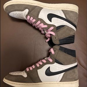 Air Jordan 1 “Travis Scott” size 9